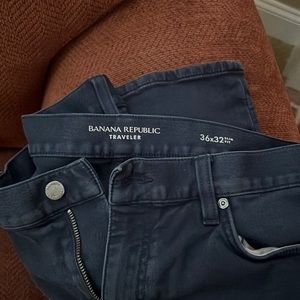 Banana Republic dark blue traveler pant 36x32 great condition